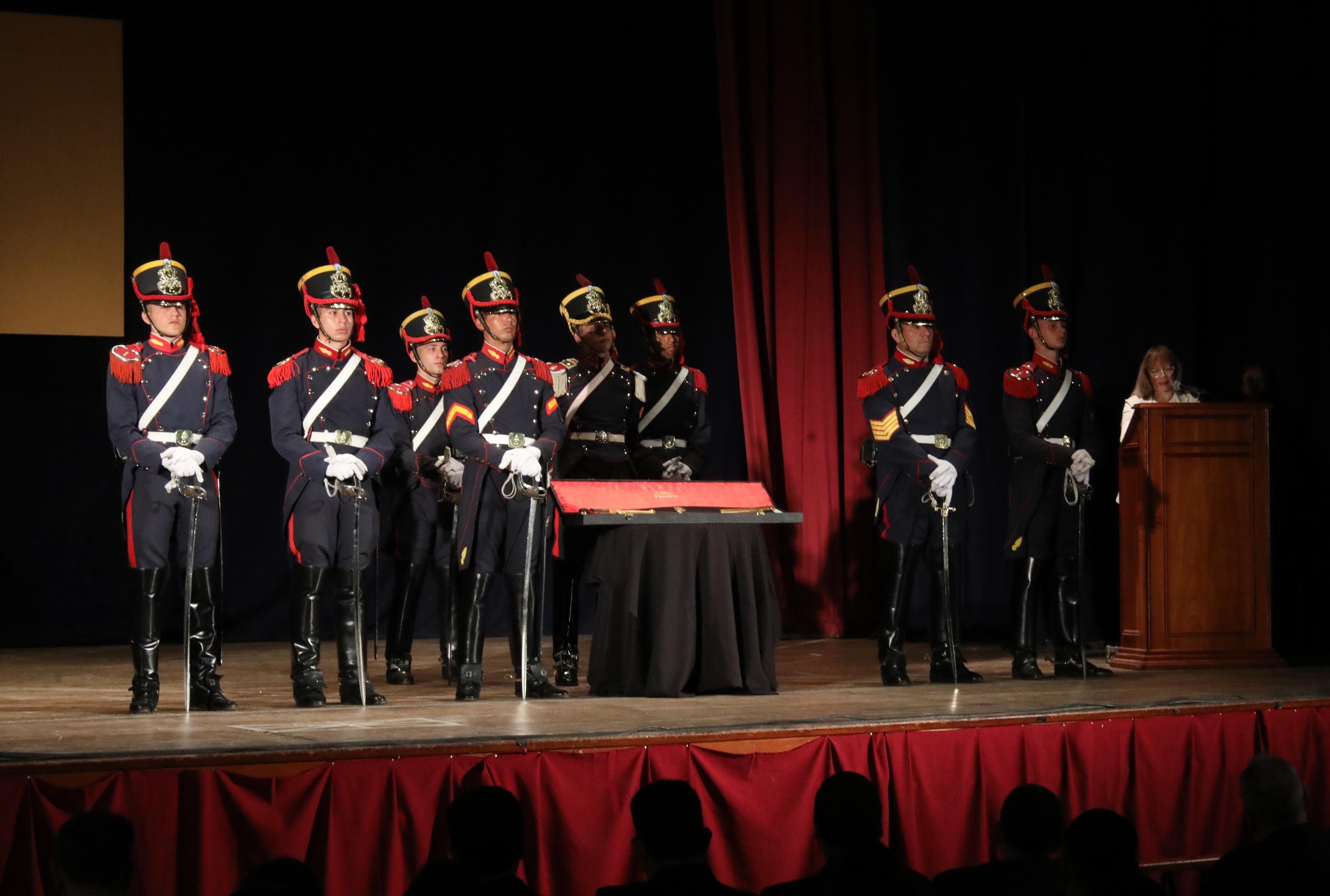 Los granaderos y el calco del sable de San Martín dijeron presente en el acto oficial por los 143 años de Rafaela