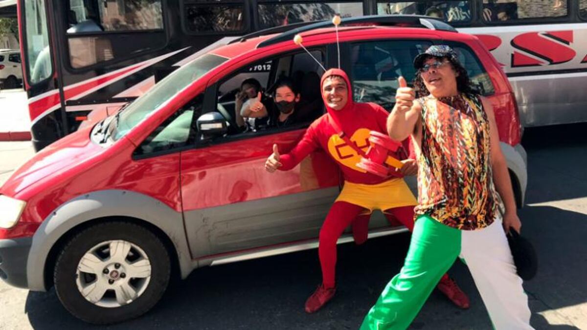 El Chapulín y La Mona, a las trompadas en la peatonal de Córdoba: qué pasó con los icónicos personajes