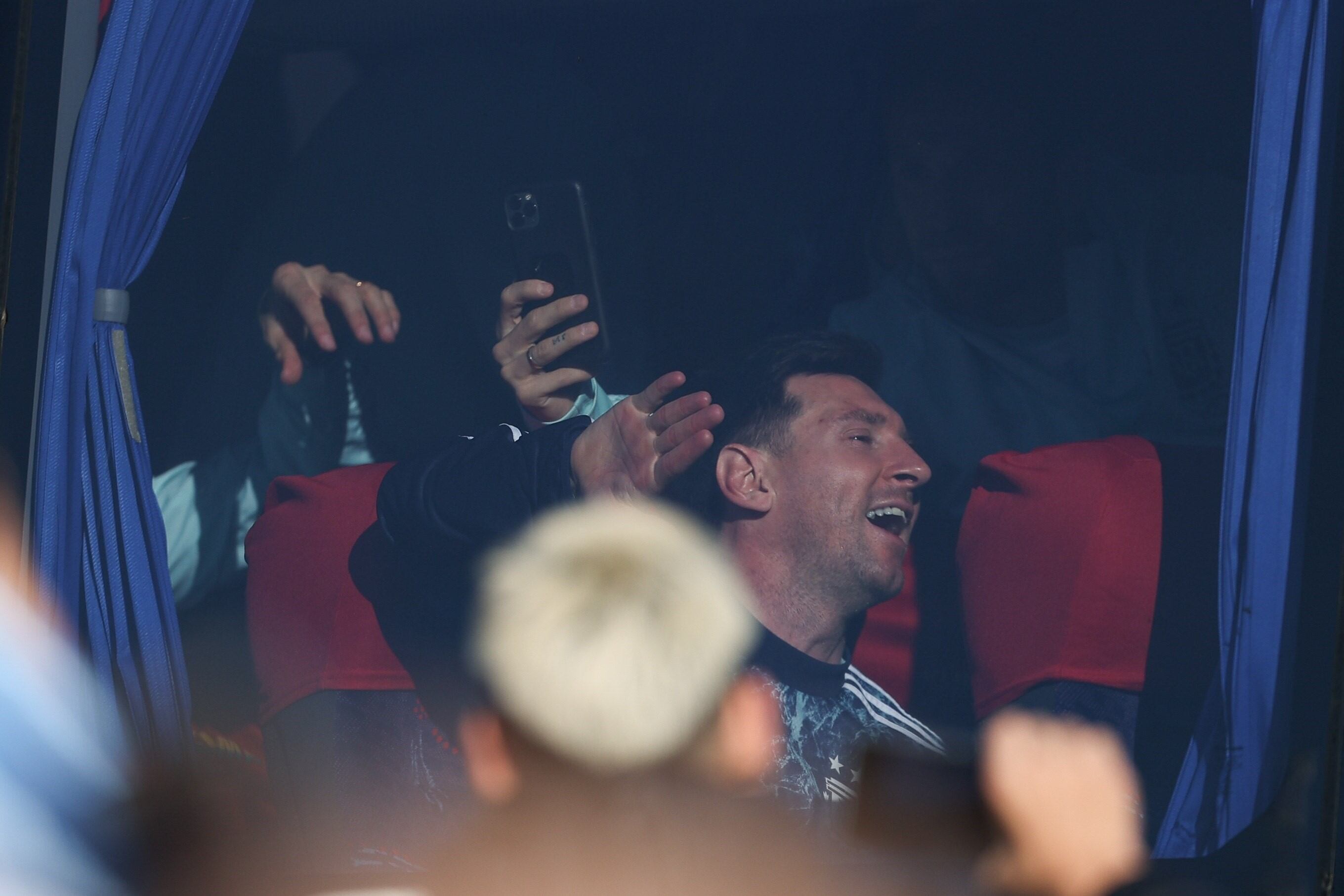 El recibimiento de la gente a la Selección Argentina en Ezeiza.