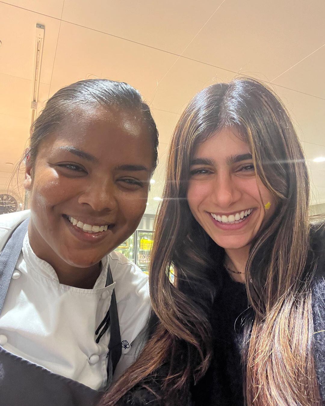 Mia Khalifa con la chef Tish