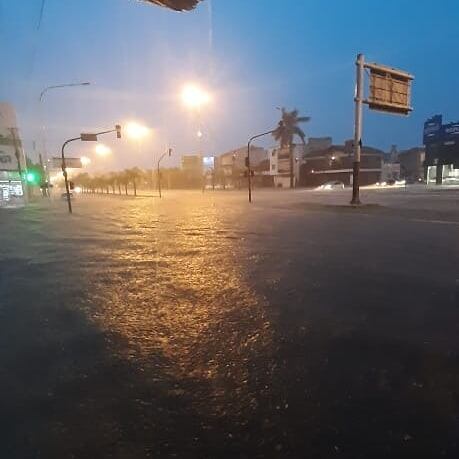 Calles cubiertas completamente de agua.