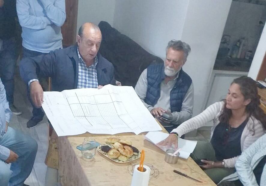 Comienza la obra de pavimentación en el barrio Atepam de Tres arroyos: Sánchez se reunió con los vecinos