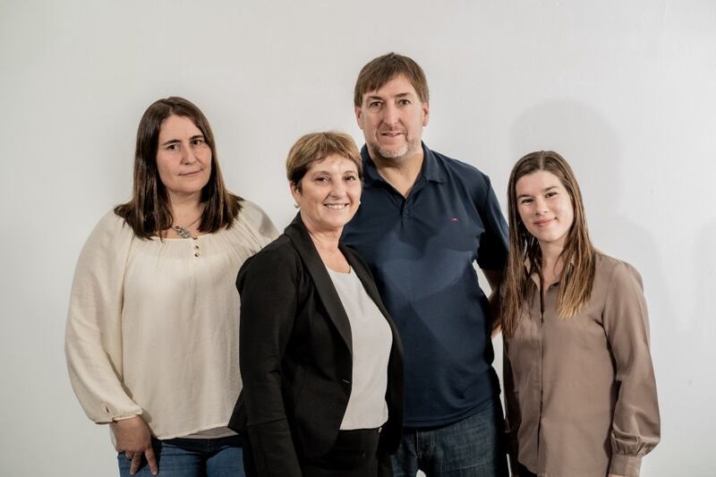 Alejandro Espinosa y Daiana De Felice precandidatos a consejeros escolares de Compromiso Vecinal