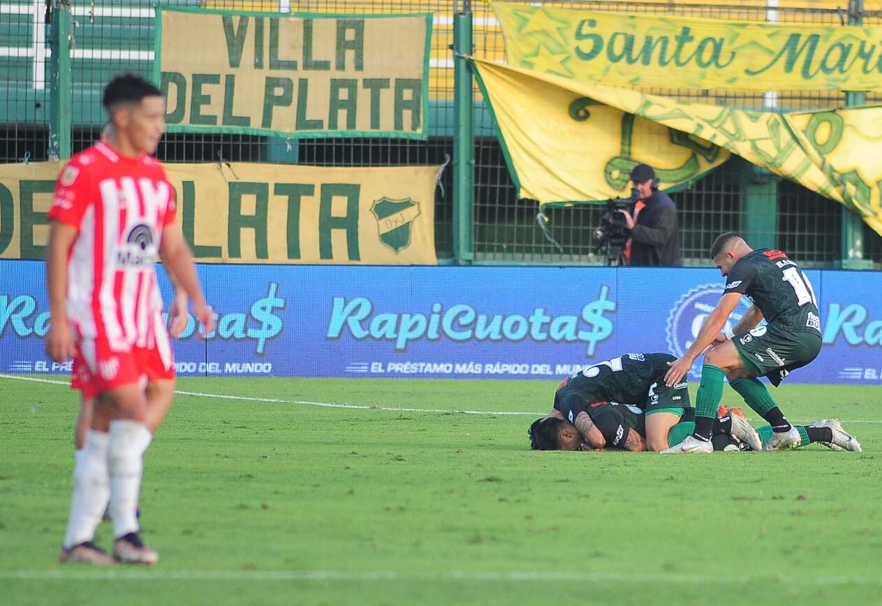 Defensa y Justicia vs Instituto en Buenos Aires (Fotobaires)