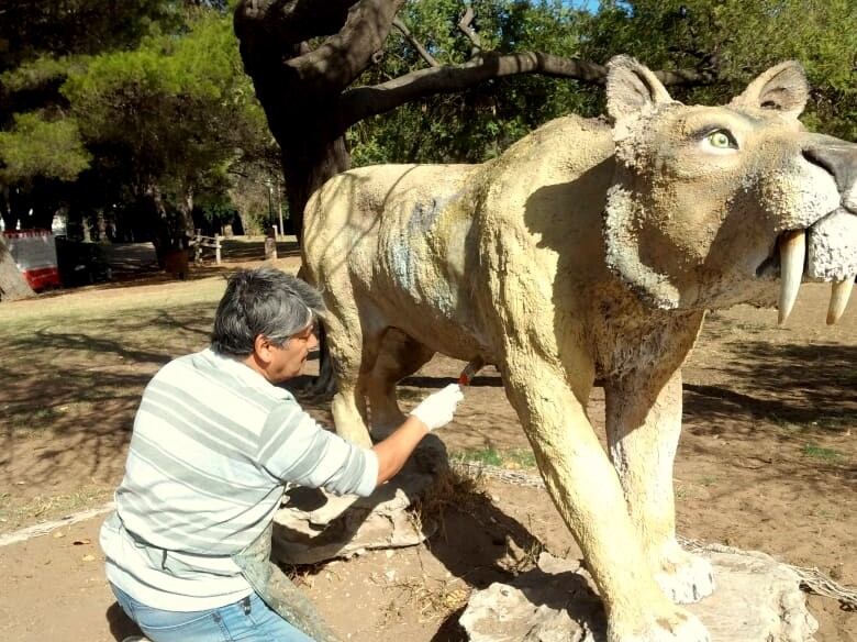 Pehuen Co: restauración de paleoesculturas