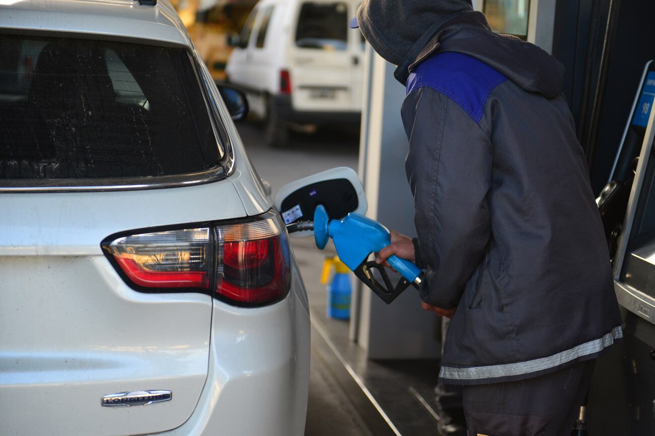 YPF, Shell y Puma suman promociones hasta el 30% en combustible.   (Nicolás Bravo / La Voz)