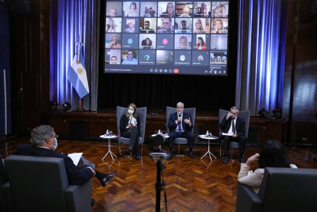 Feletti recibió a las Asociaciones de Consumidores que integran el Consejo Consultivo de Consumidores.