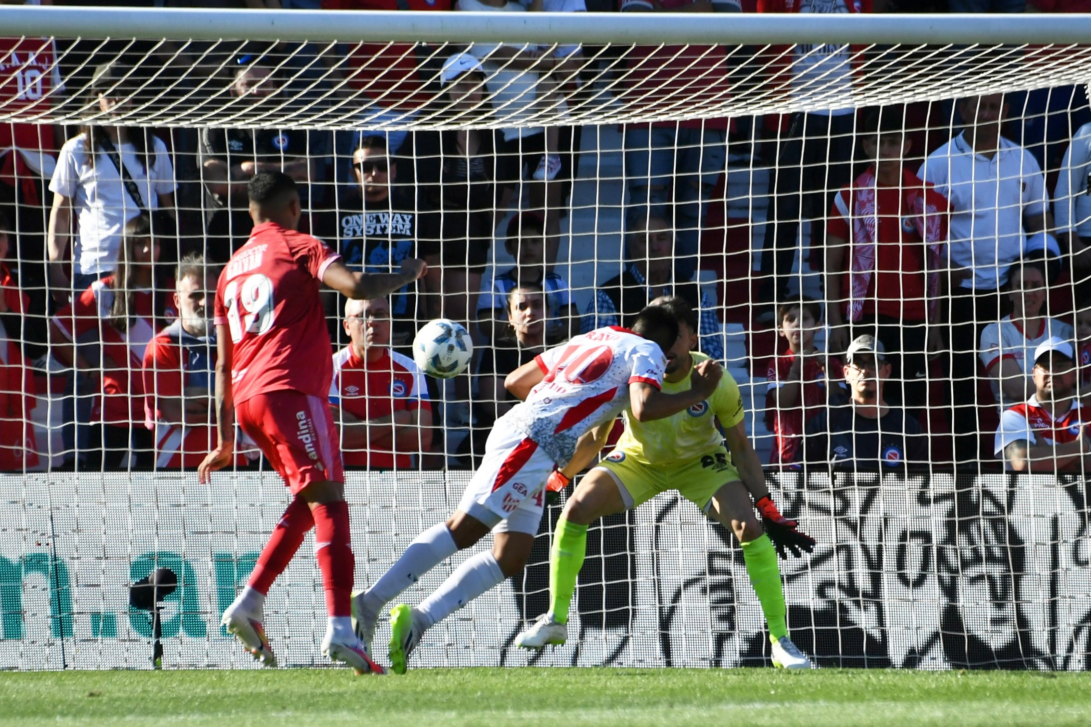 Instituto le ganó 2-1 a Argentinos Juniors, en Buenos Aires, por la Copa de la Liga Profesional 2023 y se aseguró la permanencia en Primera División. (Fotobaires)