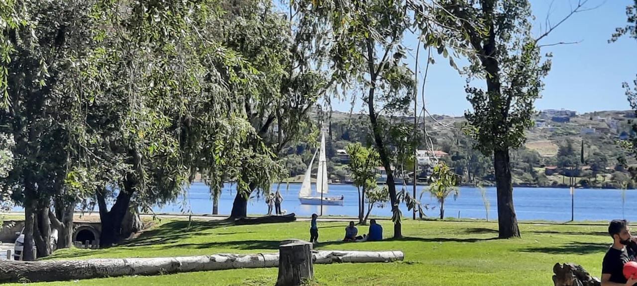 Carlos Paz paisaje soleado.