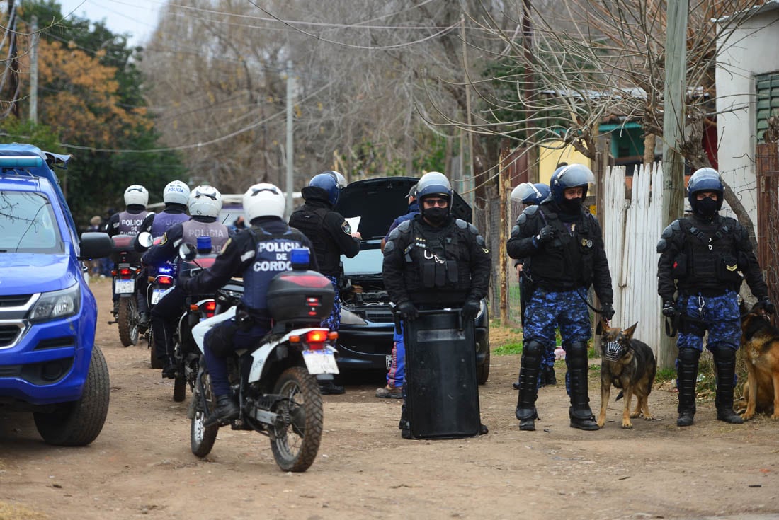 Operativo policial en Villa la Lonja