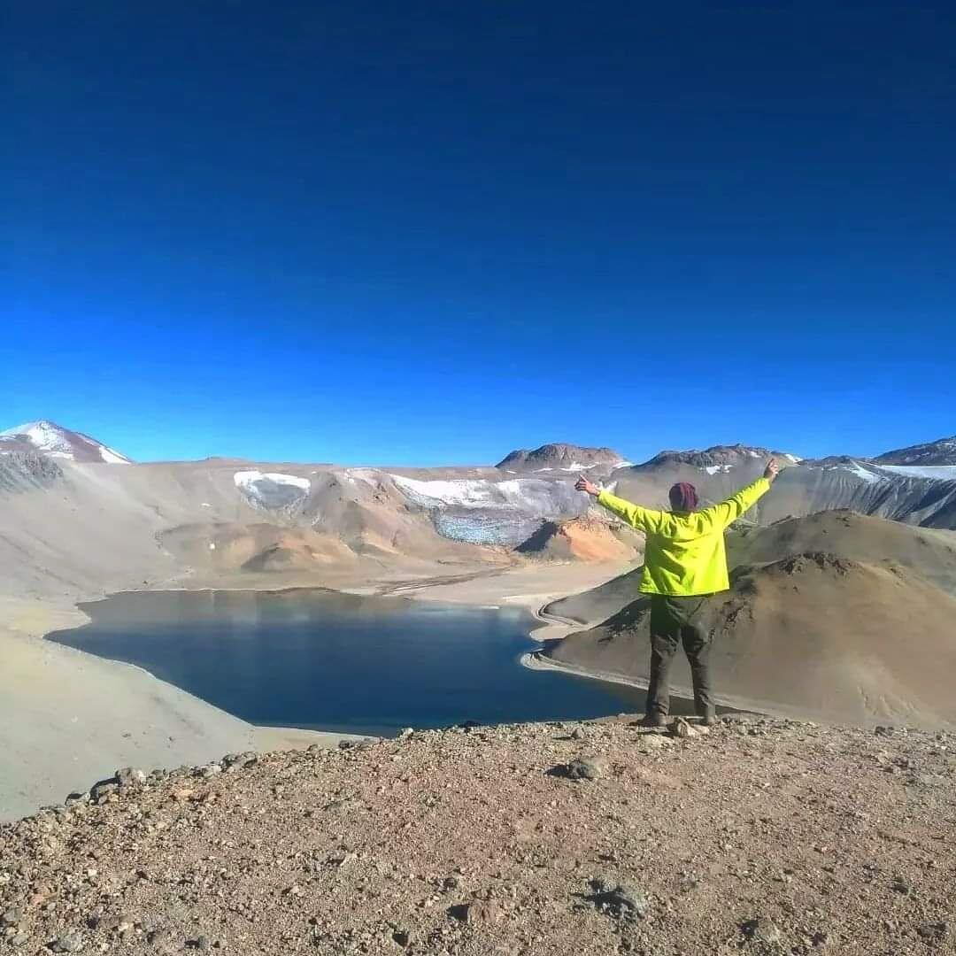 No te pierdas los espectaculares paisajes de Laguna Brava en La Rioja.