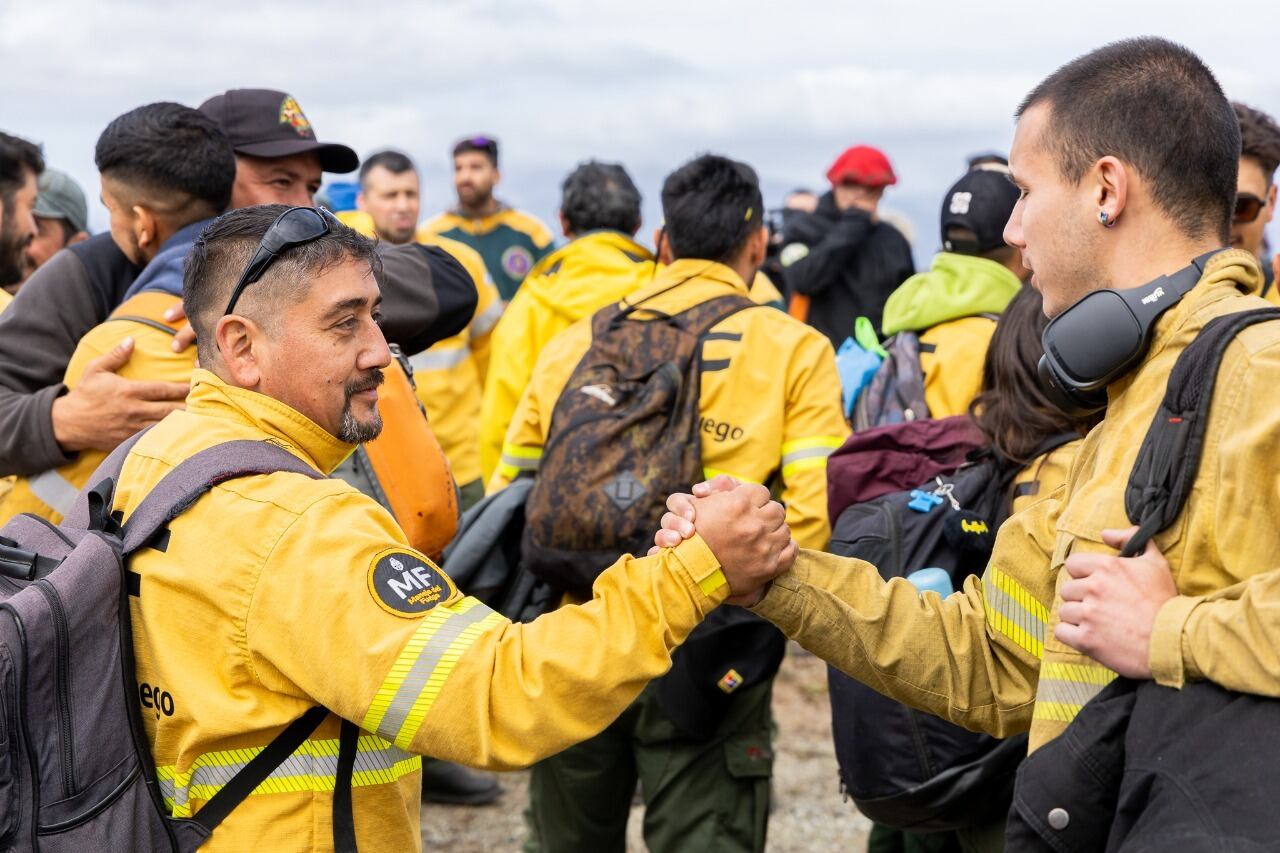 Relevaron 30 brigadistas y sumaron 20 más a los incendios de la Reserva Corazón de la Isla.