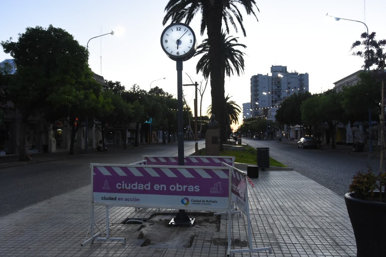 Instalaron el nuevo reloj de Bv. Santa Fe