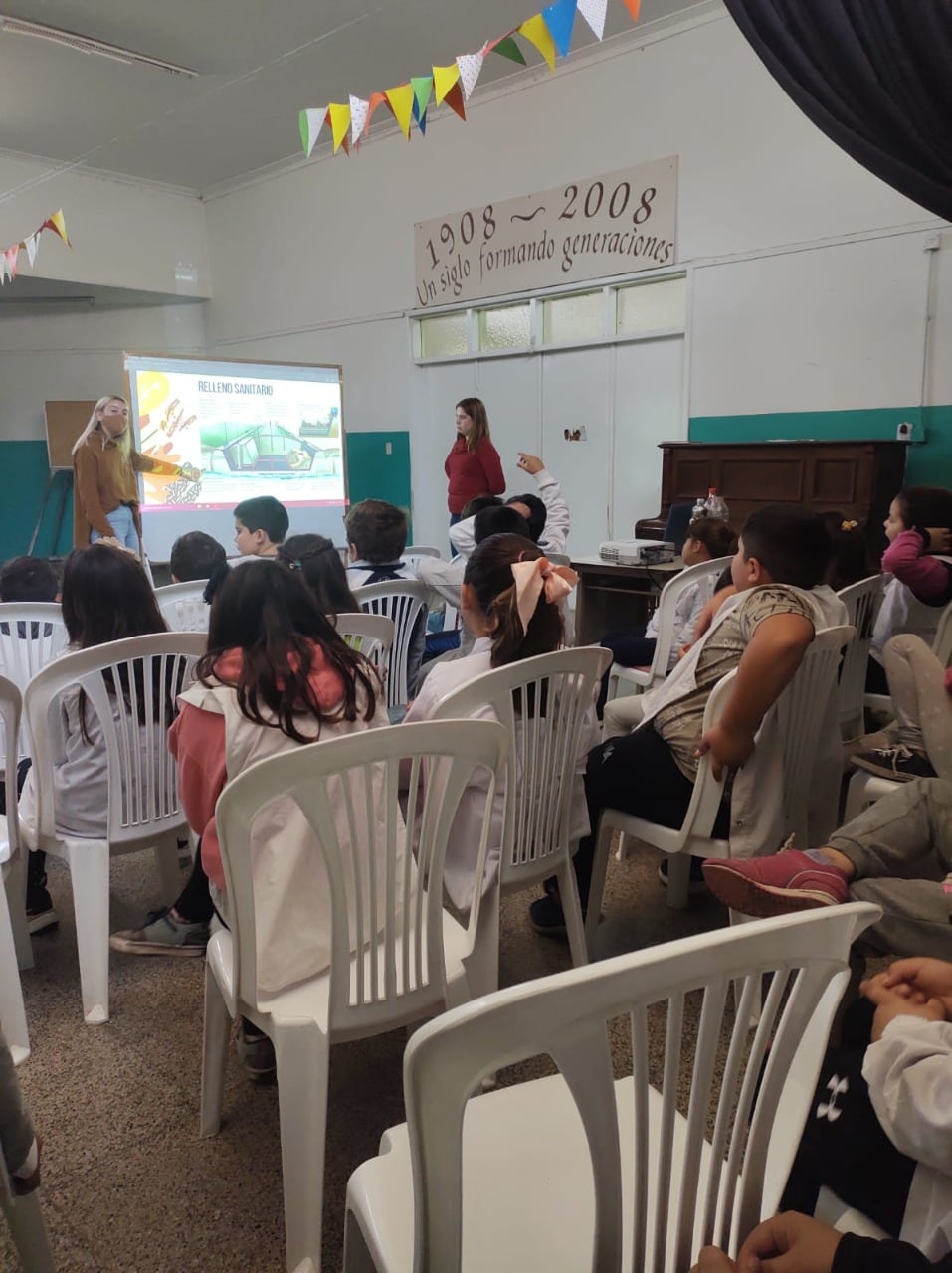 Charlas de Gestión Ambiental en las escuelas primarias Nº 1 y Nº 16