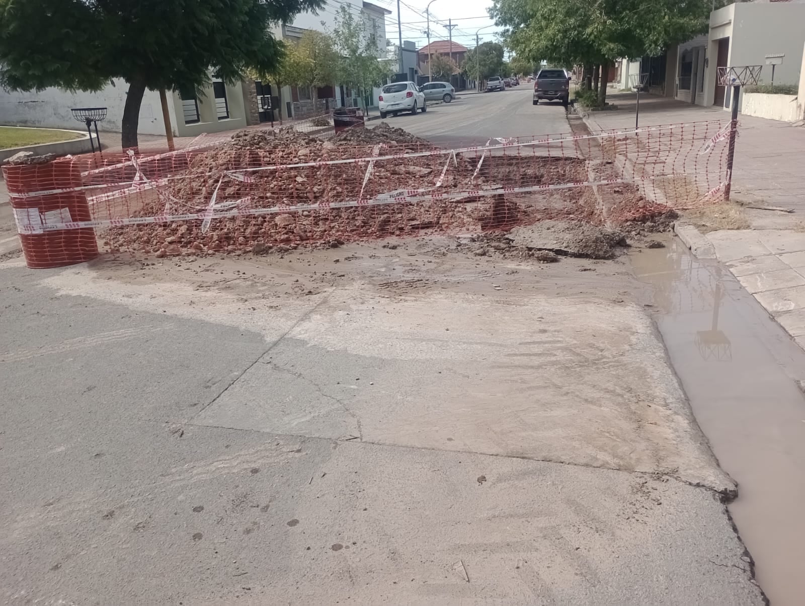 Tres Arroyos: Plan de Mejoramiento Urbano con labores de Bacheo y reparaciones de caños