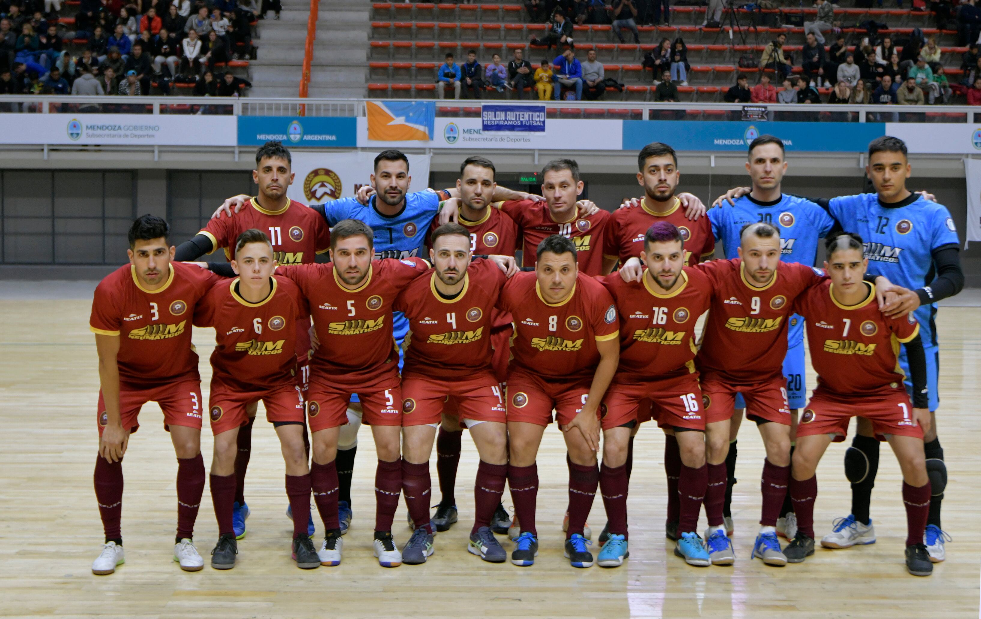 13 Junio 2022 Deportes
Fútbol de Salón Argentino de Selecciones.
 El equipo Seleccionado de Futsal de Mendoza, dirigido por Gustavo Gallardo comenzó perdiendo ante Tucumán, pero lo dio vuelta con juego y actitud. Diego Koltes, “Lucho” González y “Moto” Giordanino, los goleadores mendocinos

Foto: Orlando Pelichotti / Los Andes