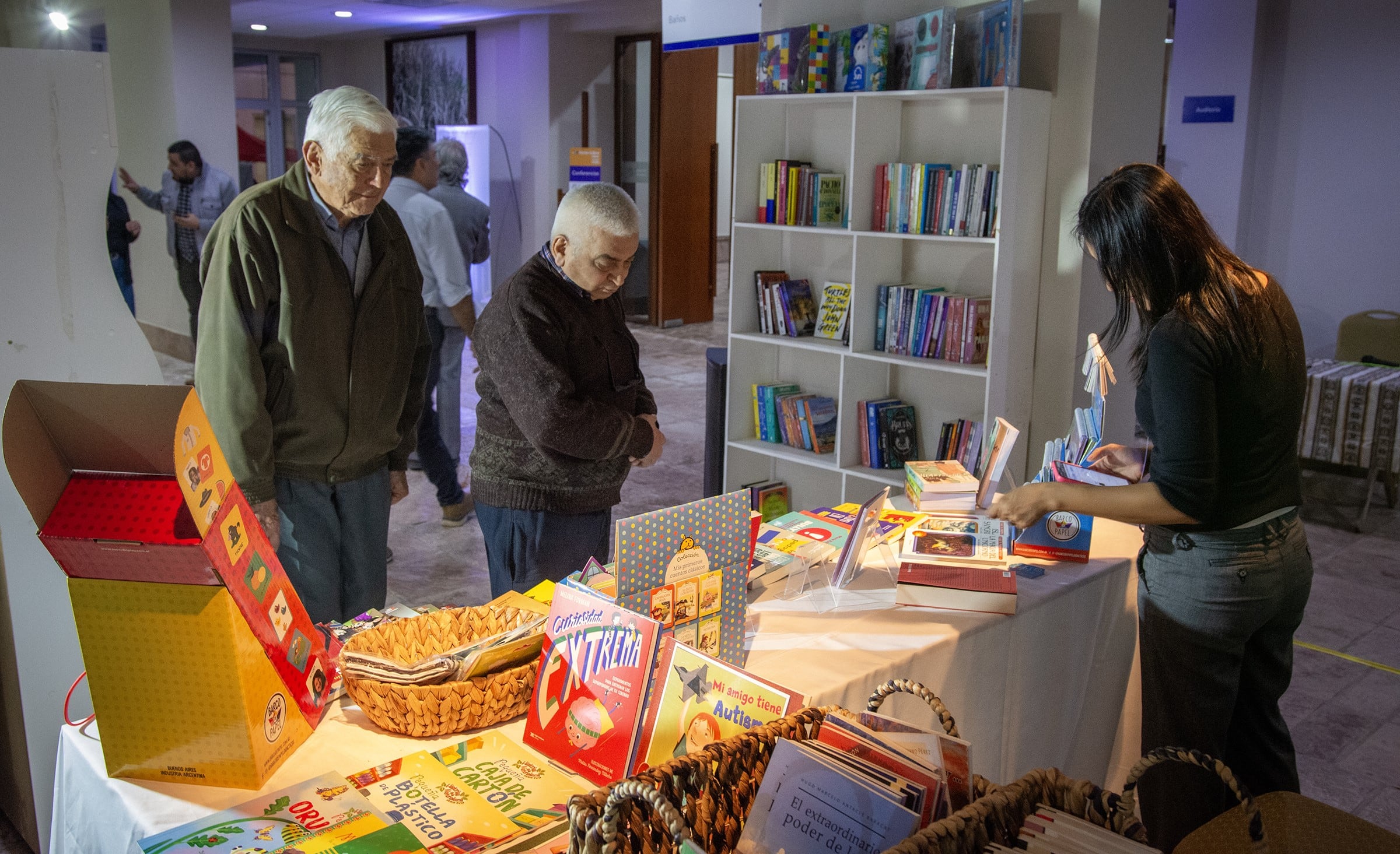 La primera Feria del Libro Jujuy sede Yungas estará abierta el público hasta este domingo, funcionando todos los días de 9:00 a 20:00 en el Centro de Visitantes Ledesma.