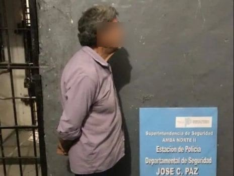 El maltrato al que sometía al menor quedó registrado en videos que circularon por redes sociales.