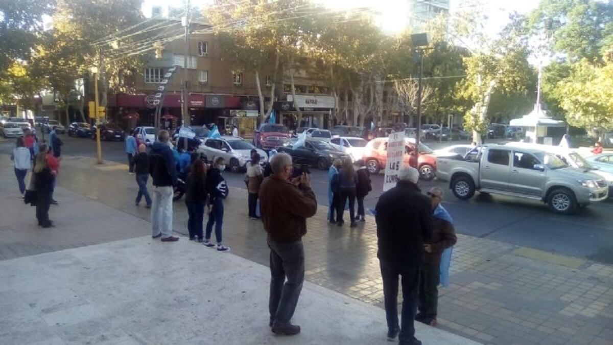 Sanjuaninos coparon el microcentro para protestar contra las restricciones