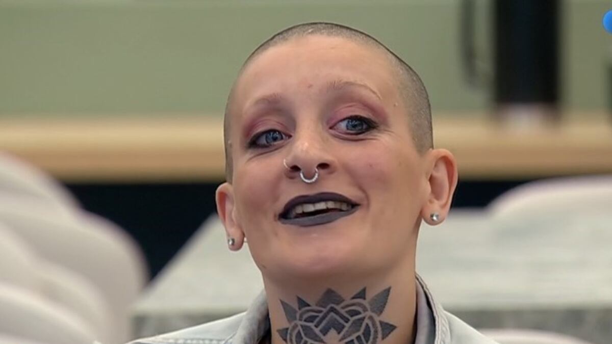 Los mejores memes de Furia de Gran Hermano cuando salió del baño sin ropa a atender el teléfono y quedó “congelada”