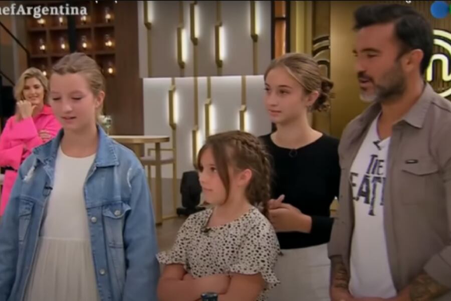 Fabián Cubero junto a sus hijas en Masterchef