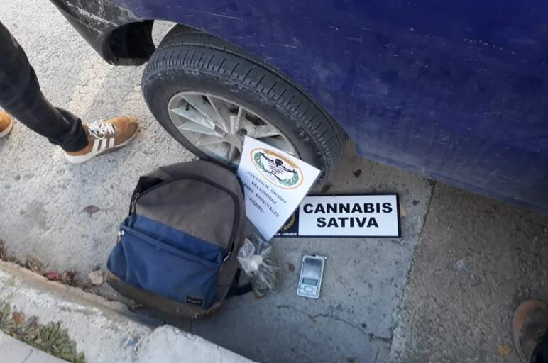 Un fugitivo de Río Negro fue detenido en Chubut con 200 dosis de marihuana.