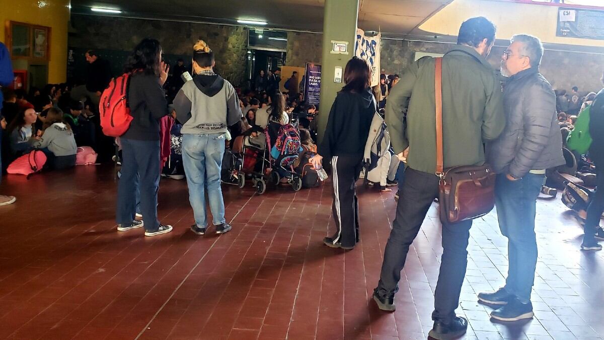 Masiva sentada de estudiantes en secundarios cordobeses: el motivo de la protesta