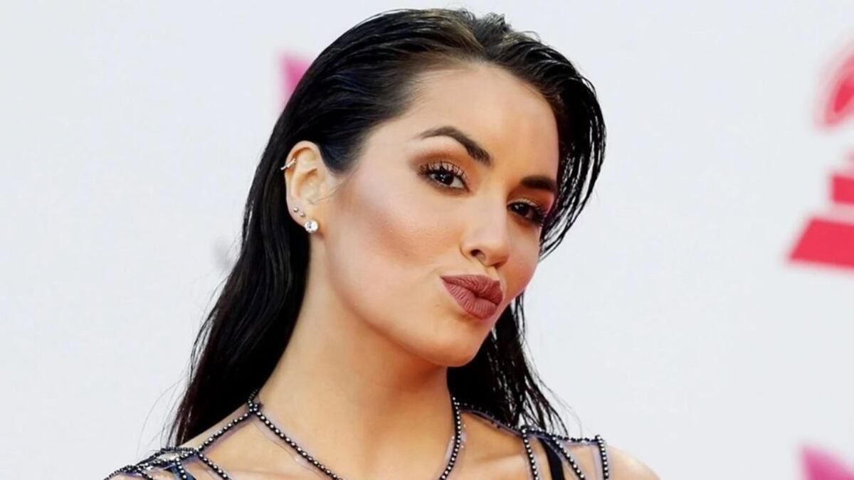 Lali Espósito miró a cámara y tiró un beso con un espectacular look de otoño: “¿Qué afirmación eres hoy?”