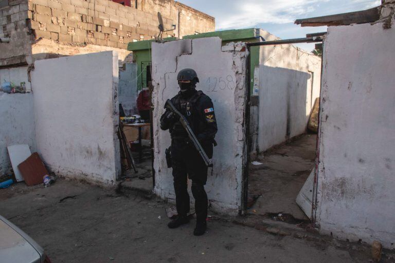 Detuvieron a dos hombres acusados de comercializar drogas.