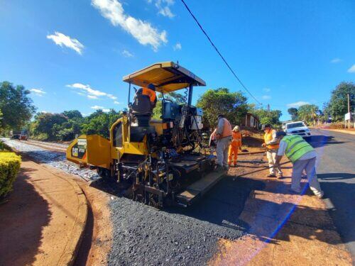 Se están ejecutando obras de pavimentación sobre empedrado en Tres Capones