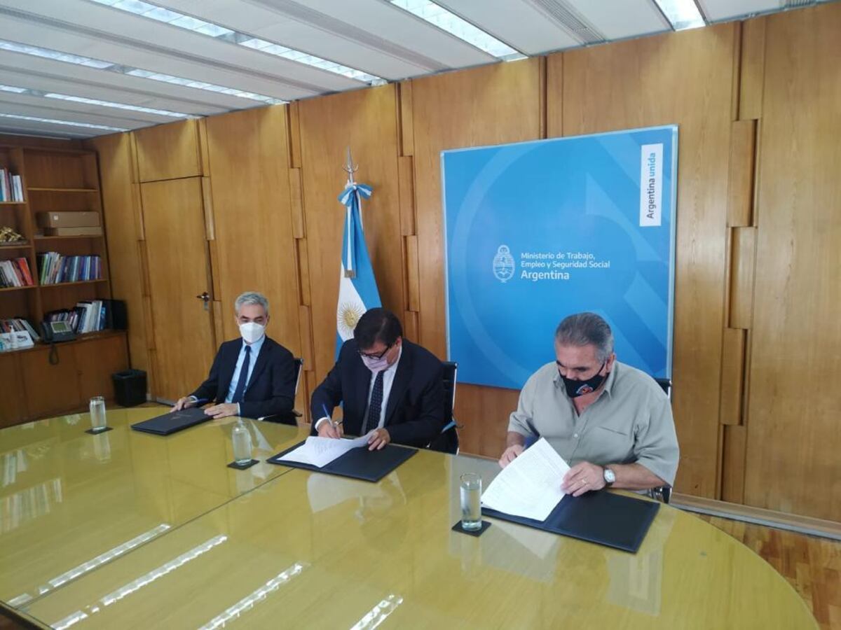 Se acordó la continuidad laboral de los 800 trabajadores de la Hidrovía