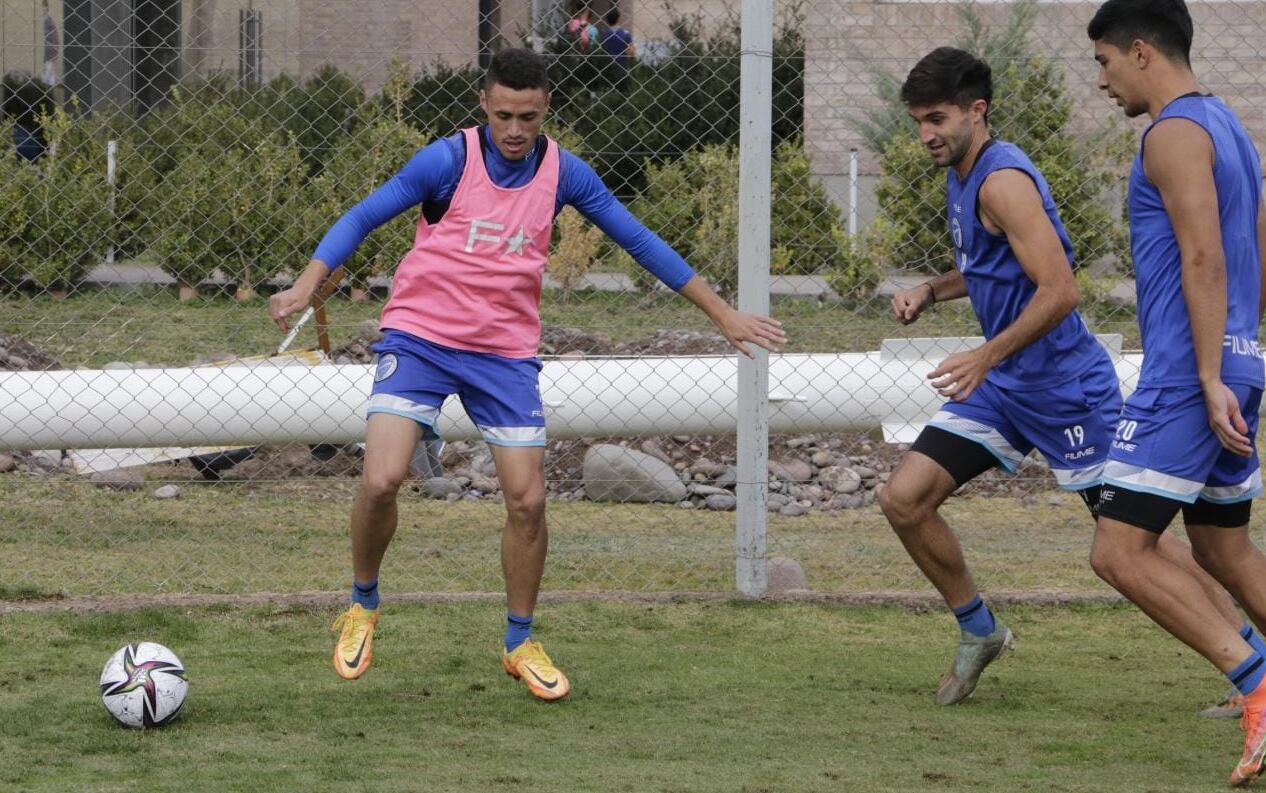 Godoy Cruz afina su sintonía futbolística para enfrentar a Tristán Suárez en San Luis por a  Copa Argentina.