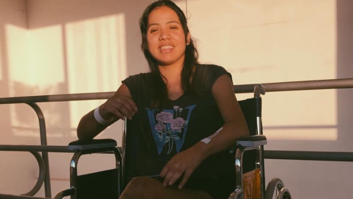 “Nadie piensa en nosotros”: el pesar de una joven en silla de ruedas en los colectivos de Córdoba