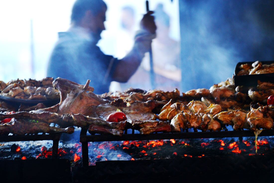 El espectáculo de la comida durante el Festival de Doma y Folklore de Jesus María  merece destacarse en un lugar especial. Foto Javier Ferreyra