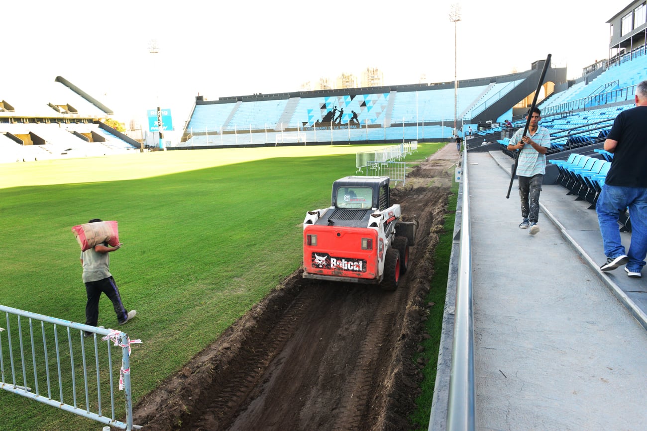 Belgrano. Las obras para la ampliación de la cancha de Alberdi avanzan rápidamente. (Javier Ferreyra / La Voz)