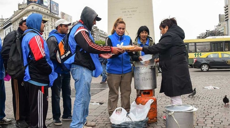 Reclamo de asistencia a comedores porteños