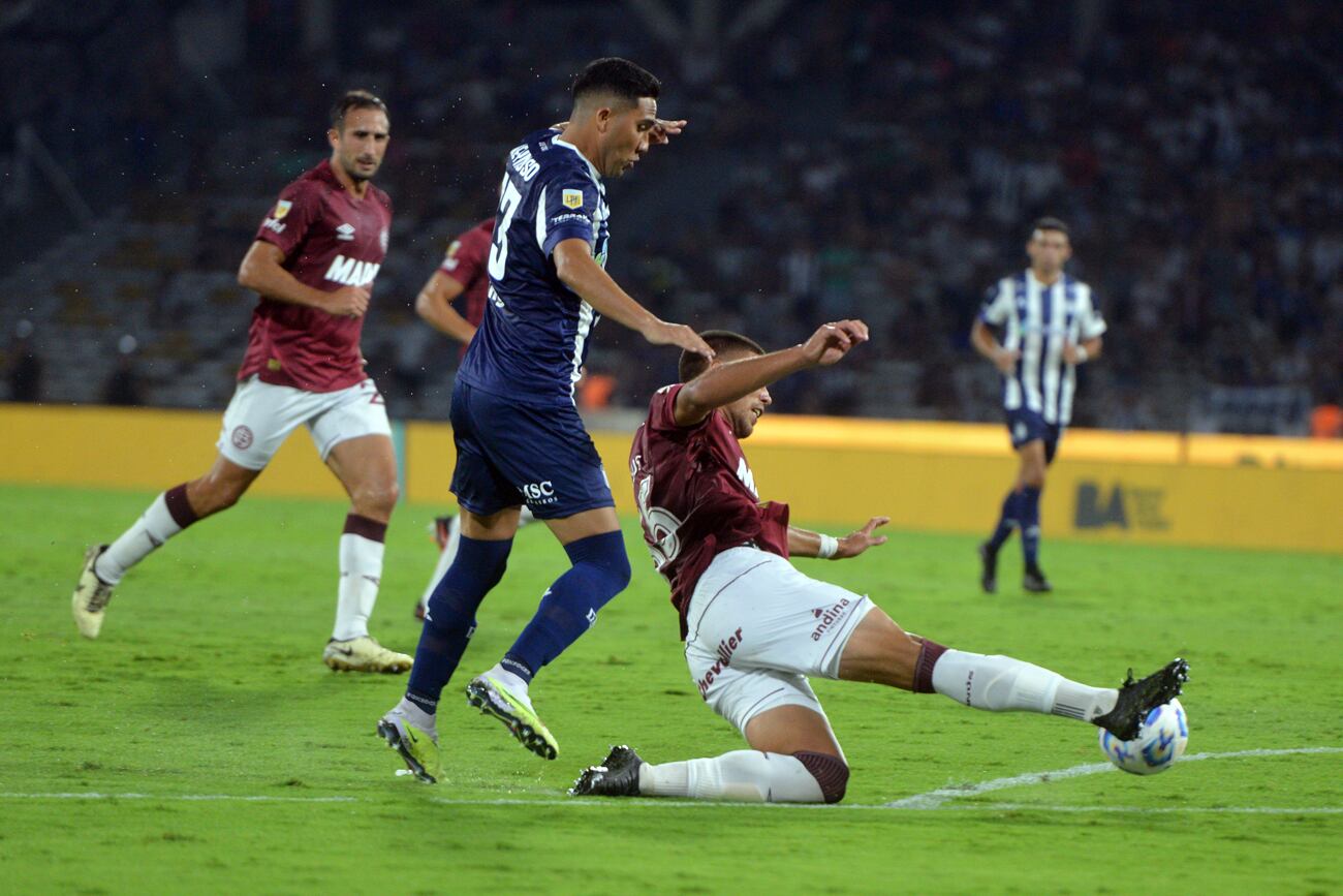 Bebelo Reynoso en su debut en Talleres ante Lanús en el Kempes. Foto: Javier Ferreyra