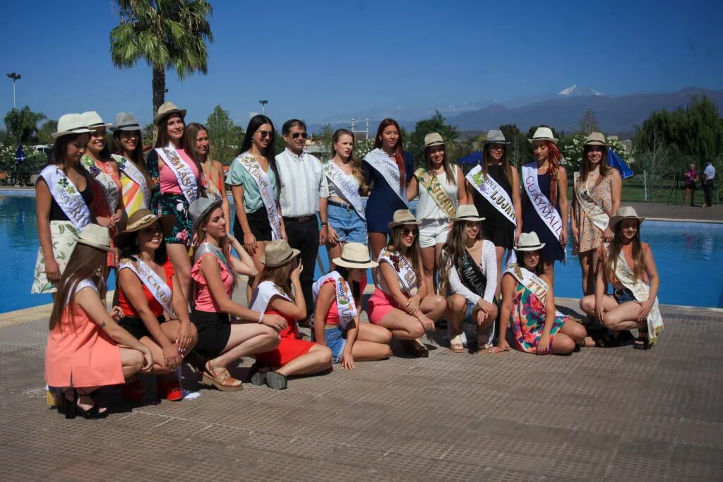 Agasajo reinas en el Club Regatas.