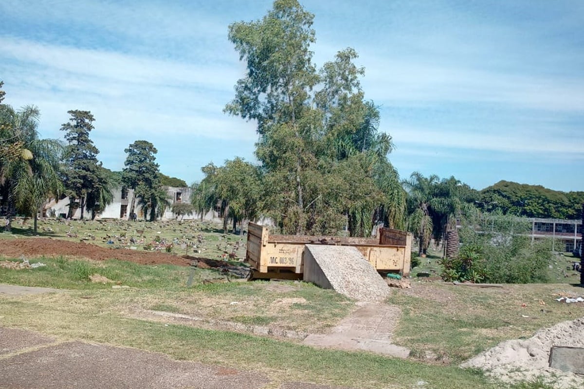 Movimientos de suelo en el cementerio local