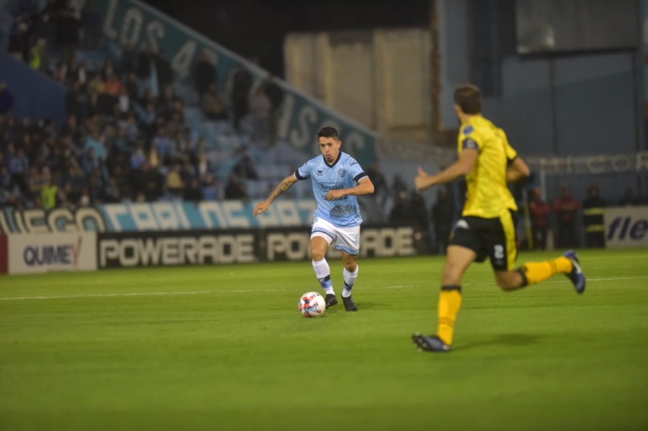 Belgrano juega viernes por la noche contra Flandria en el Gigante de Alberdi, en el marco de la fecha 16 de la Primera Nacional 2022.  (Facundo Luque / La Voz)