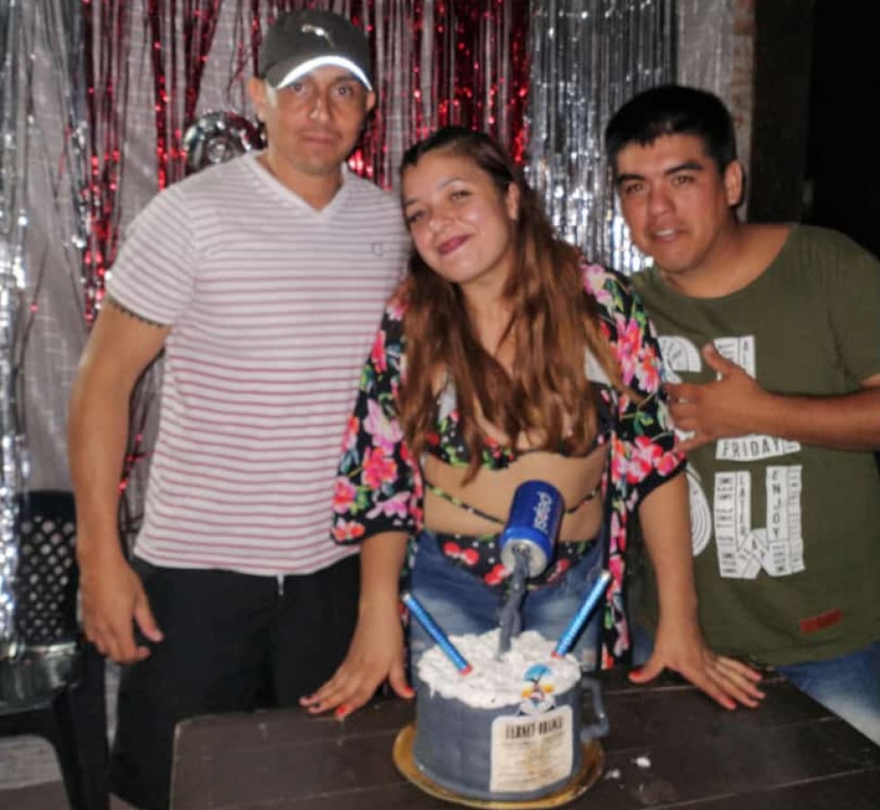 Una agente de la Policía celebró su cumpleaños en una fiesta.