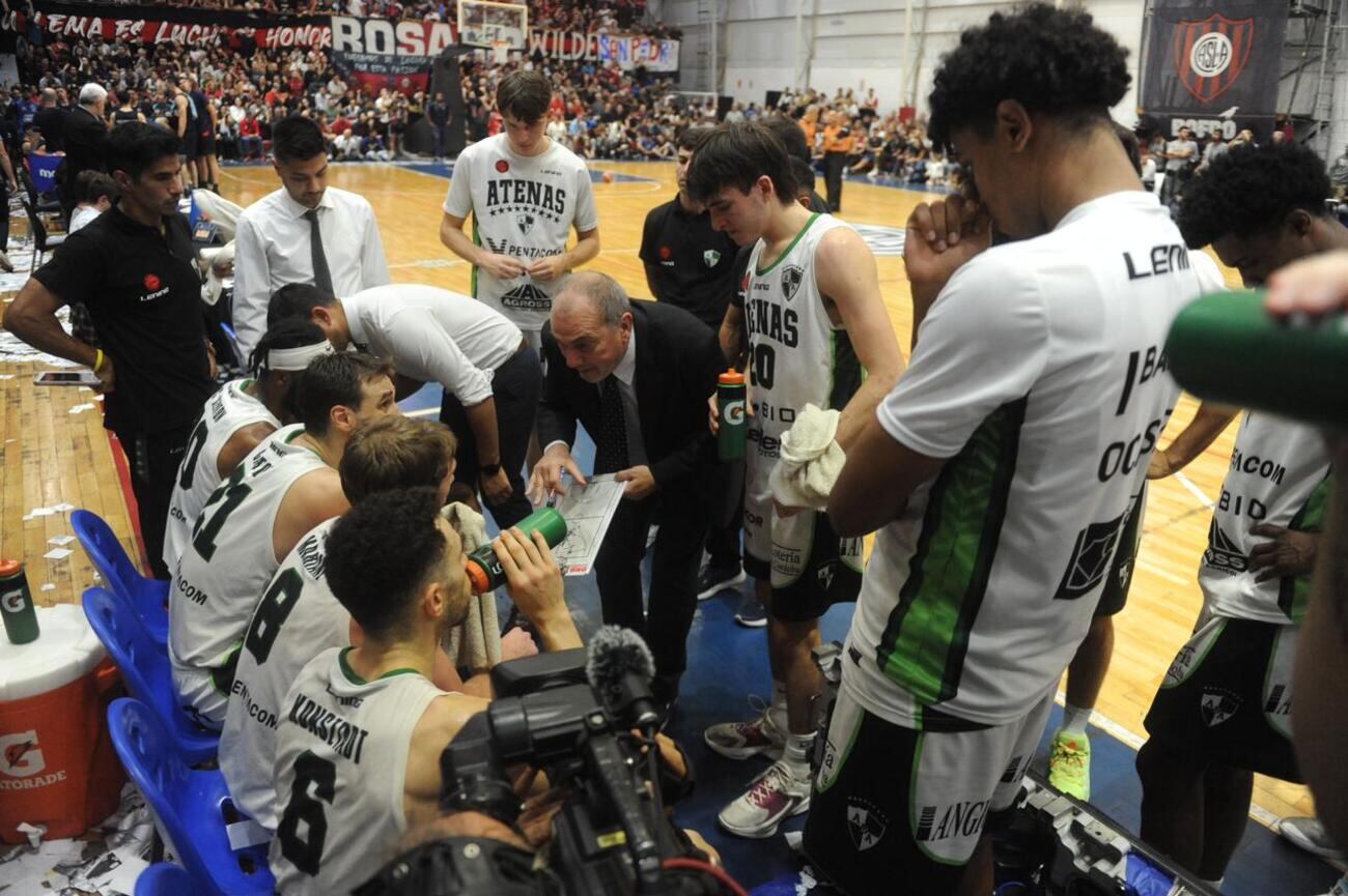 Atenas enfrentó a San Lorenzo, en Buenos Aires, por el quinto partido de la serie permanencia de la Liga Nacional de Básquet. (Federico López Claro)