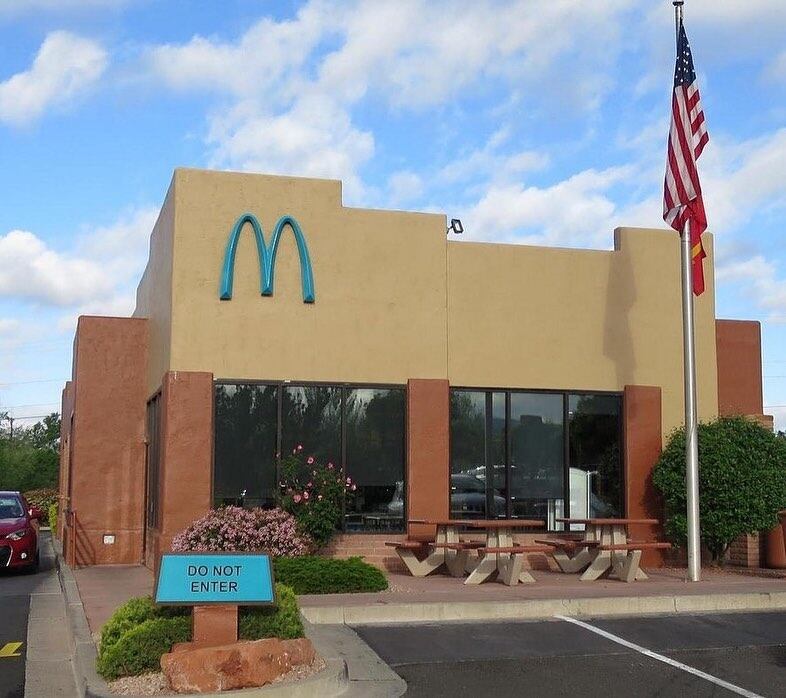 Mcdonald's con el logo azul