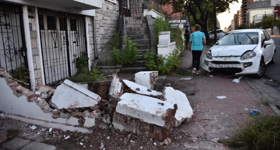 El joven asegura que otro vehículo lo encerró y por eso perdió el control. (Foto: Pedro Castillo)