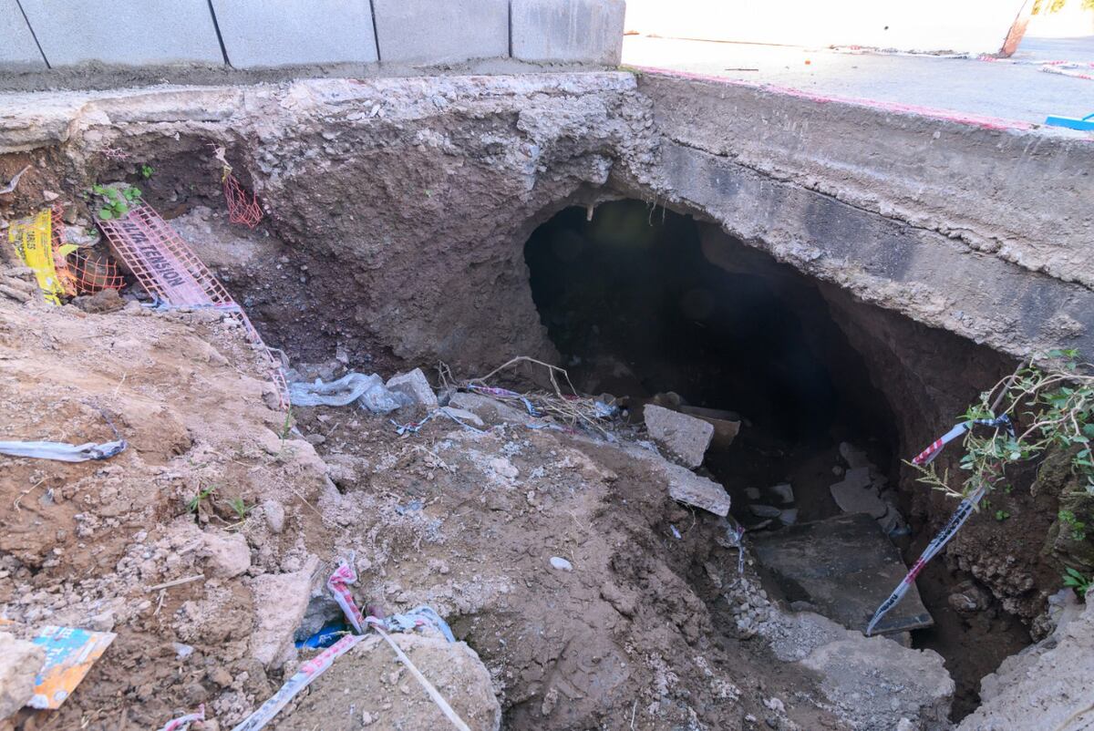 Por un impresionante pozo, cortes en avenida Vélez Sarsfield por 15 días
