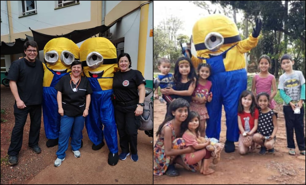 En moto y vestido de Minions regala golosinas a los niños de Eldorado.