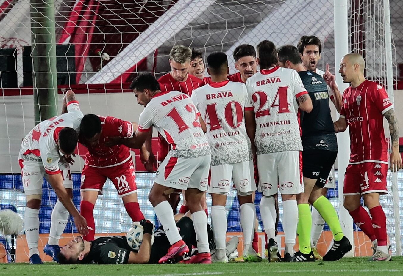 Instituto en su partido ante Huracán por Copa de la Liga. (Fotobaires).