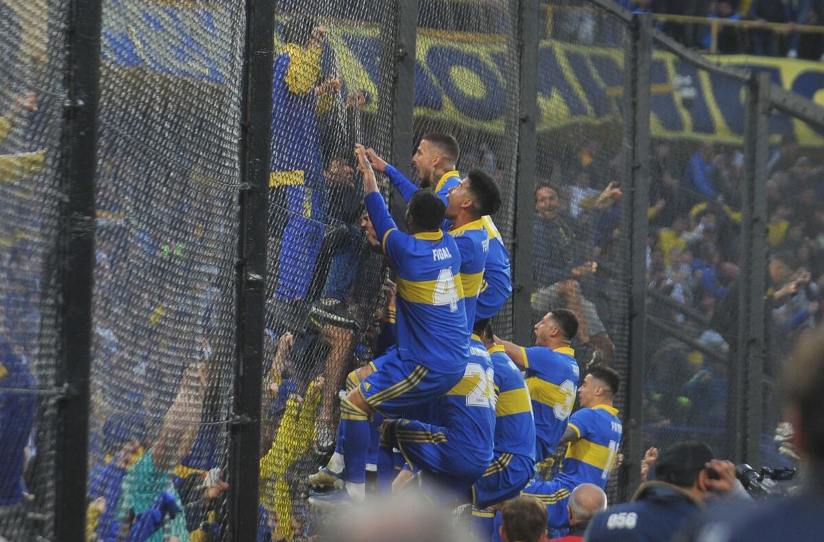 Boca rompió el empate con River en el superclásico y le ganó 1-0 con un gol de cabeza de Benedetto