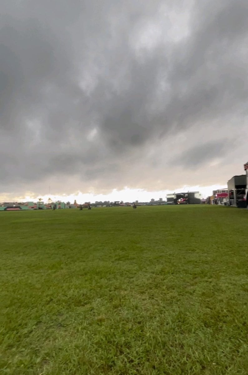 Algunos sectores del Lollapalooza Argentina 2024 se encuentran impecables, a pesar de las intensas lluvias.