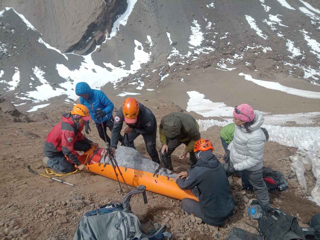 Rescataron a un andinista en Potrerillos Lujan de Cuyo, producto de un desprendimiento rocoso el hombre de 39 años sufrió un impactó en la cabeza, resultando lesionado.